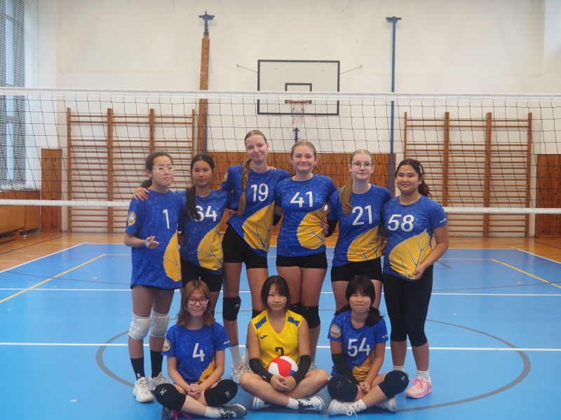 U16 DÍVKY: Dvě výhry a boj o postup až do posledního setu